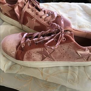 Suede pink star tennis shoes